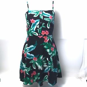 Hollister Floral Print Dress Size Sm. NWT